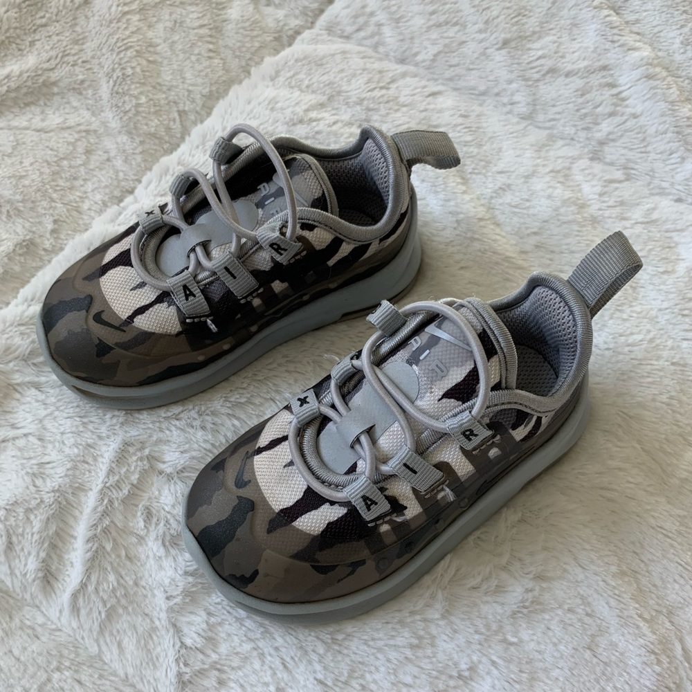 Nike camo air max